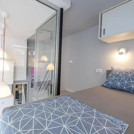 Modern Duplex Tommy 公寓